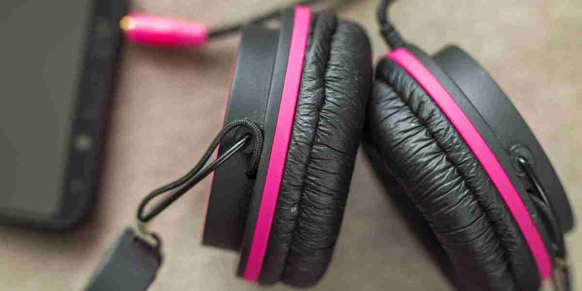 See What Online Headphone Store Tricks The Celebs Are Making Use Of